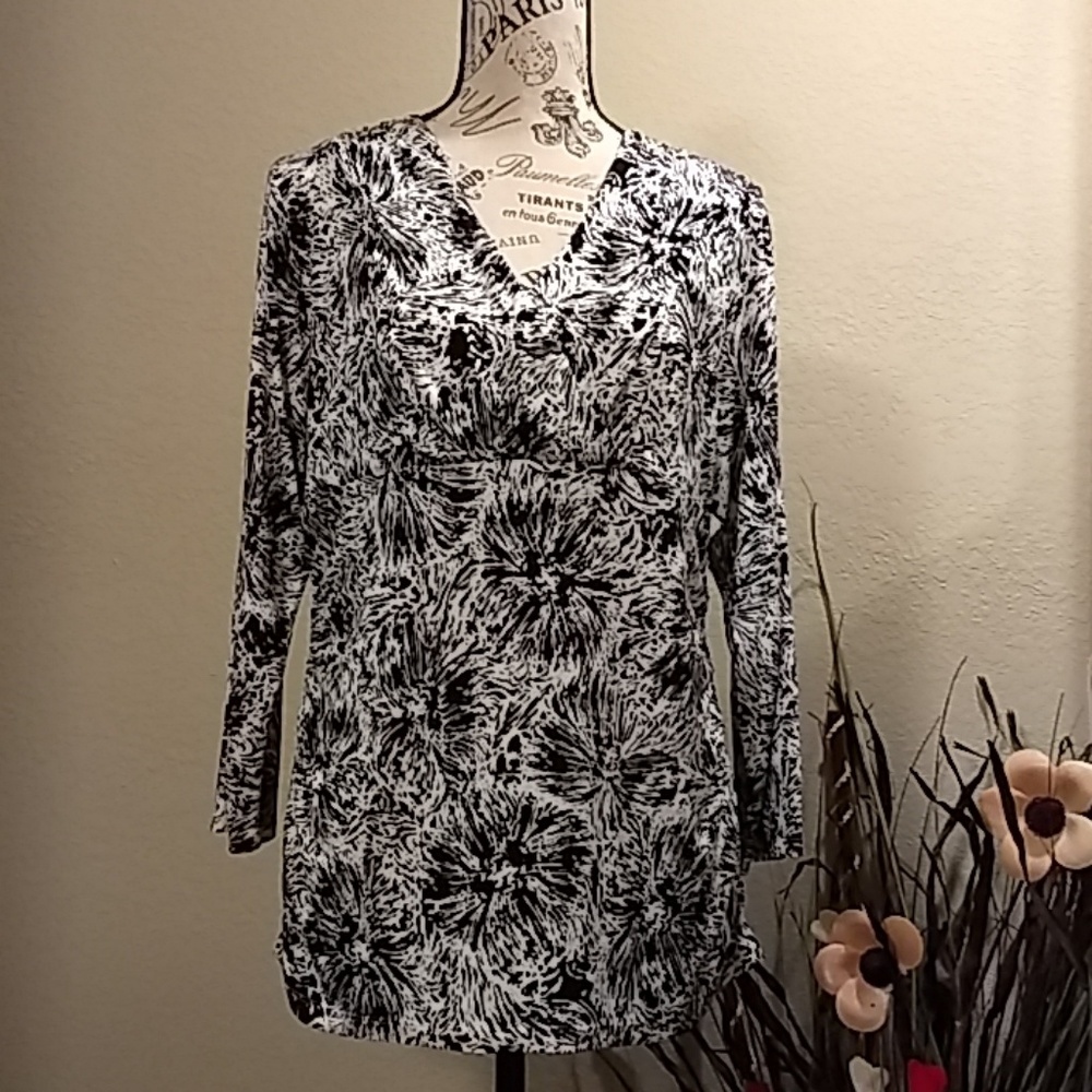 Black & White Top, NWOT